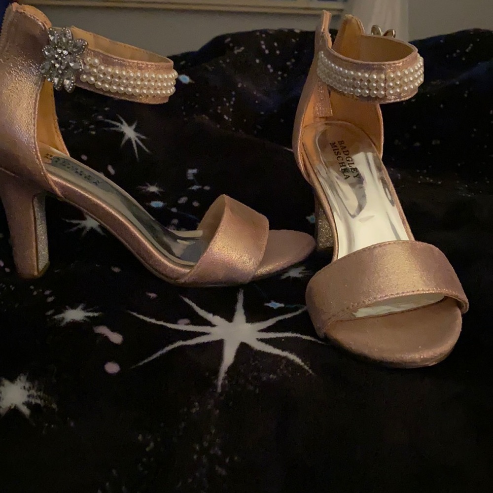 Badgley Mischka Kids Dress Shoes in Pink with Pearl Accents